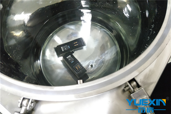 电池做IPX8加压潜水实验--广州岳信